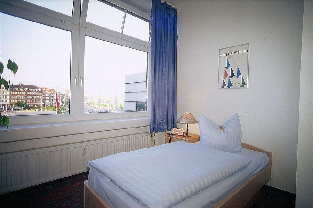 קיל Hotel Am Schwedenkai מראה חיצוני תמונה