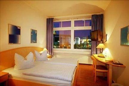 קיל Hotel Am Schwedenkai מראה חיצוני תמונה