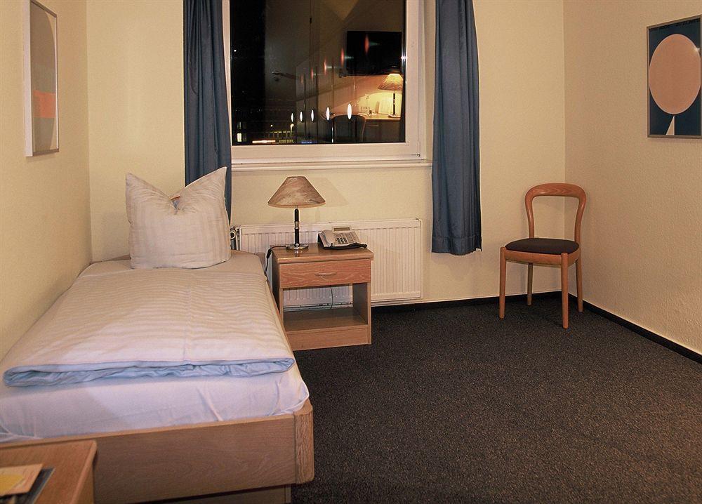 קיל Hotel Am Schwedenkai מראה חיצוני תמונה